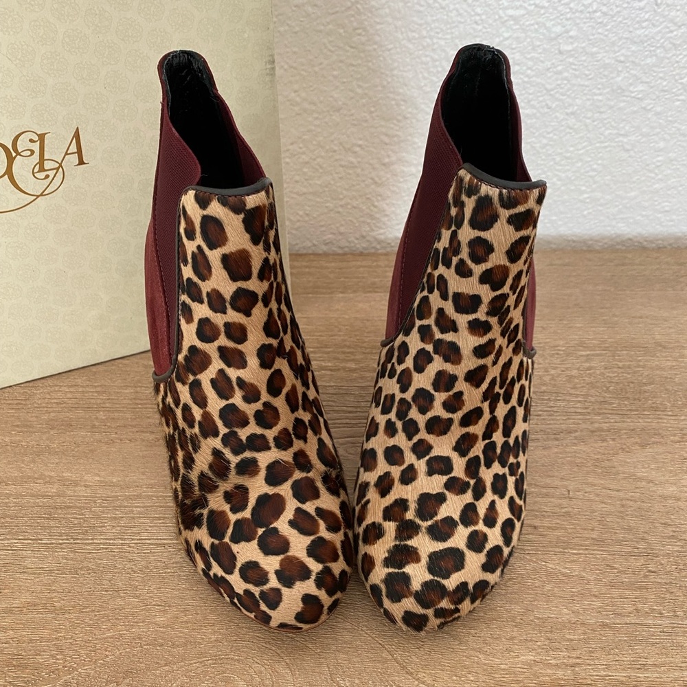 Candela Leigh Leopard Plum Bootie • Size 6